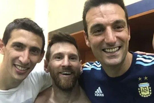 Scaloni, rendido ante Messi y Di María: “Son únicos, irremplazables”