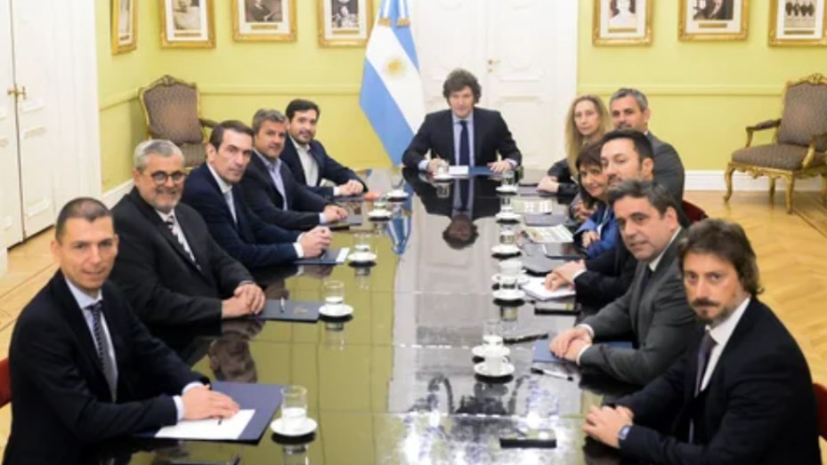 «Héroes»: Milei recibe con un asado en Olivos a los diputados que avalaron el veto a las jubilaciones