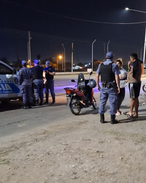 Amenazó con arma de fuego a playero e inspectores de tránsito en estación de servicio 