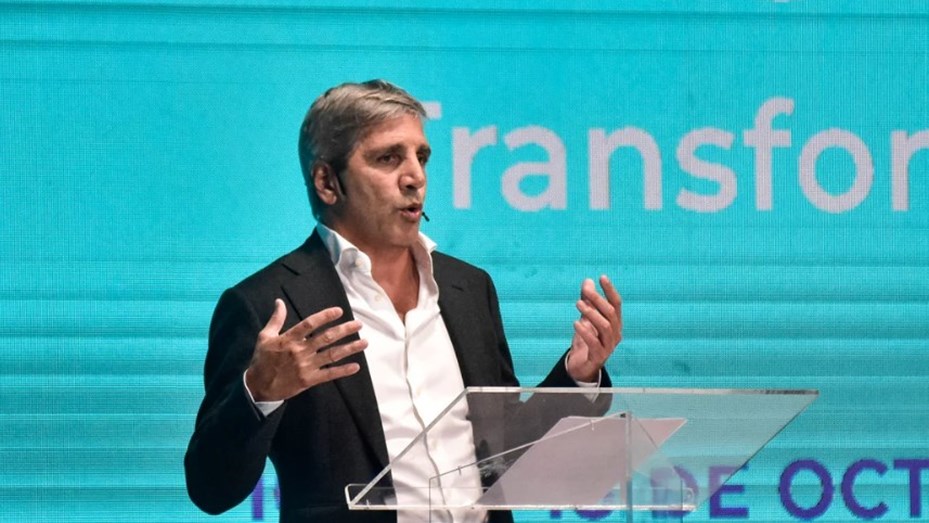 Luis Caputo aviso a empresarios en Mar del Plata que «devaluar no será el camino»