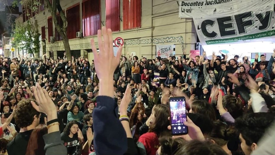 Vigilias y asambleas en universidades en repudio al veto por la ley de financiamiento