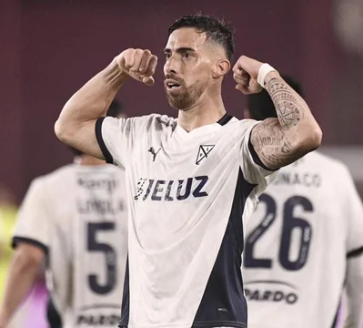 El Rojo venció a Lanús y tiene un pie adentro de la Copa Sudamericana