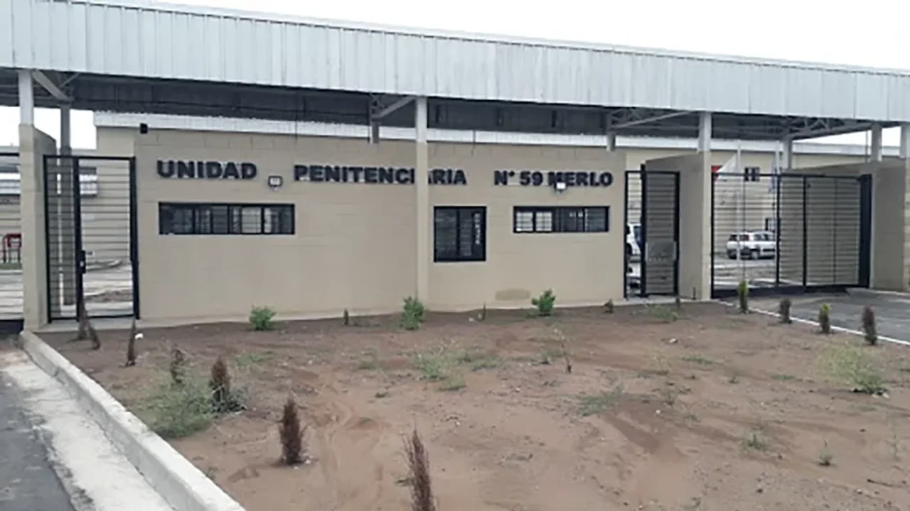 Detuvieron a un agente penitenciario acusado de violar a una presa en el penal de Merlo