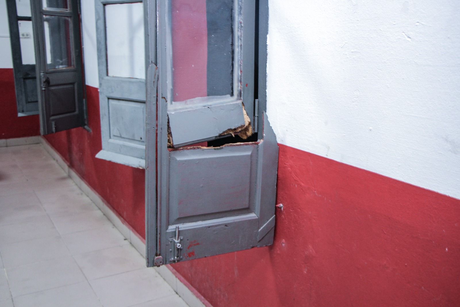 Resistencia: desconocidos vandalizaron la sede de la UCR