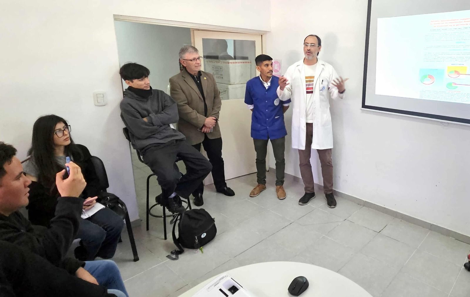 Estudiantes de Barranqueras visitaron el laboratorio de aguas de APA