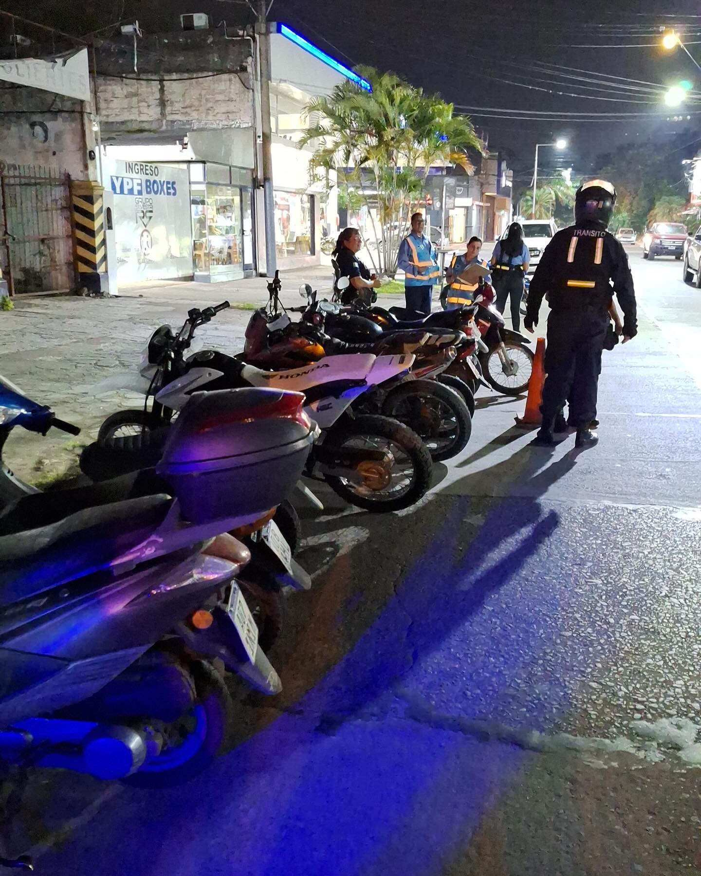 Operativo de tránsito nocturno: 10 motos y 3 autos al corralón 