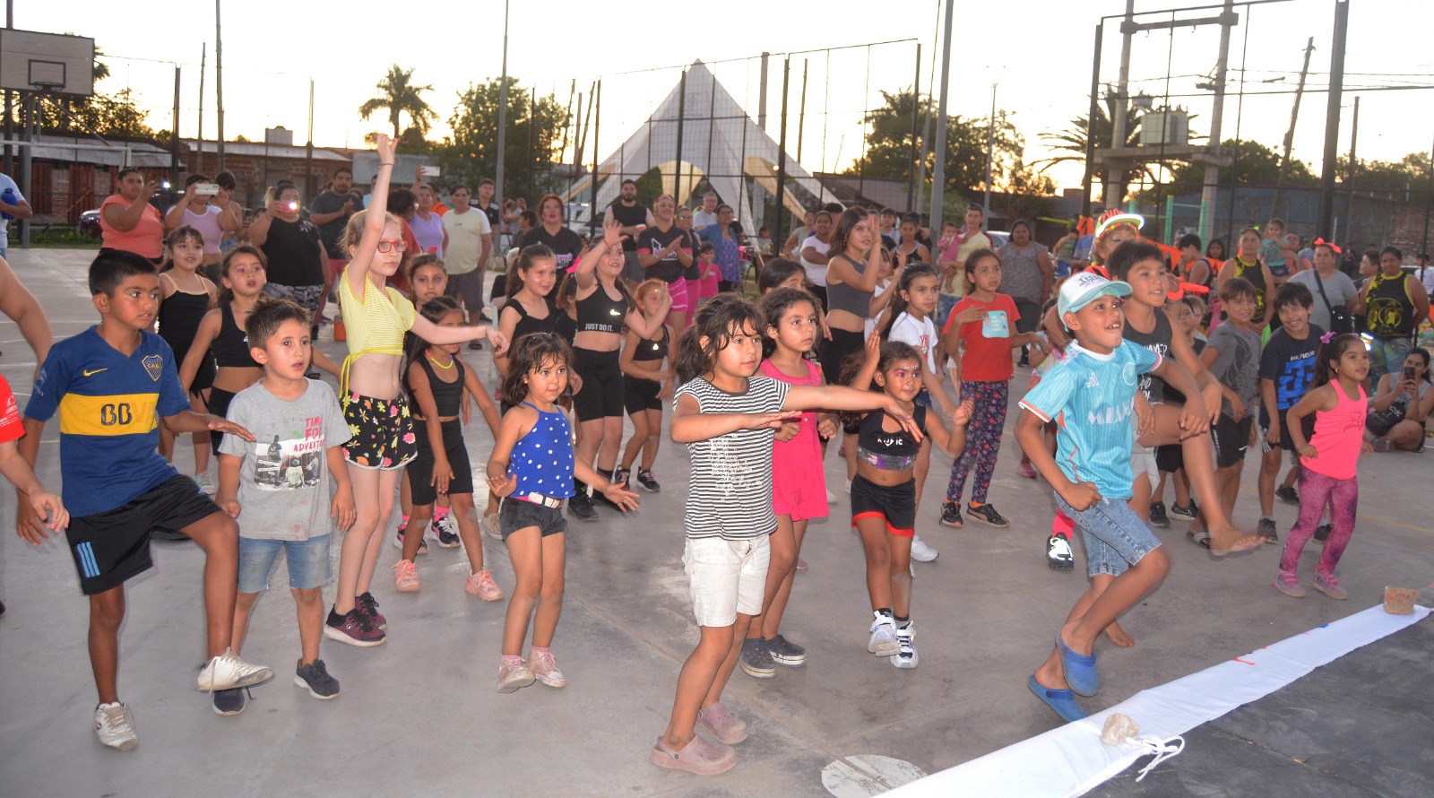 Resistencia Baila: los “profes” resaltan la importancia de la actividad física 