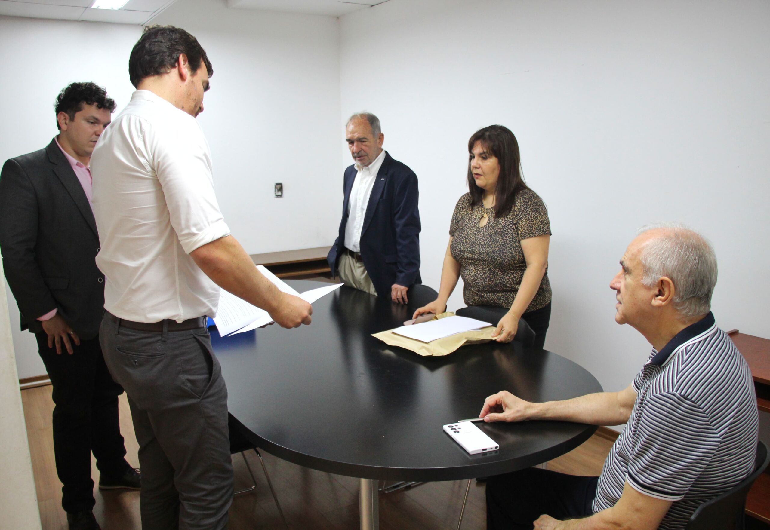Nikisch denunció a la gestión anterior por faltante de fondos nacionales