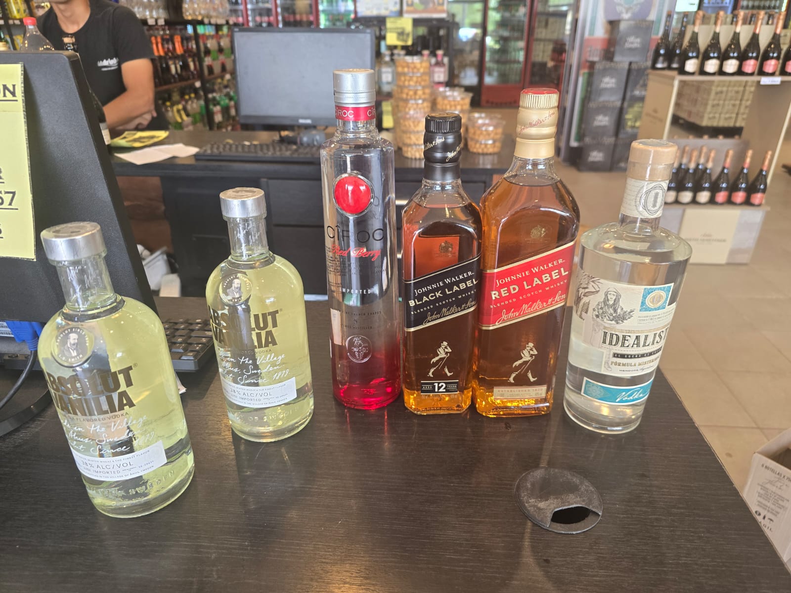 Demoraron a dos hombres que intentaron sustraer bebidas del local Delidriks