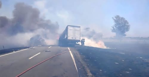 Tragedia en la Ruta 7: un muerto y dos heridos tras choque e incendio de camiones en Córdoba