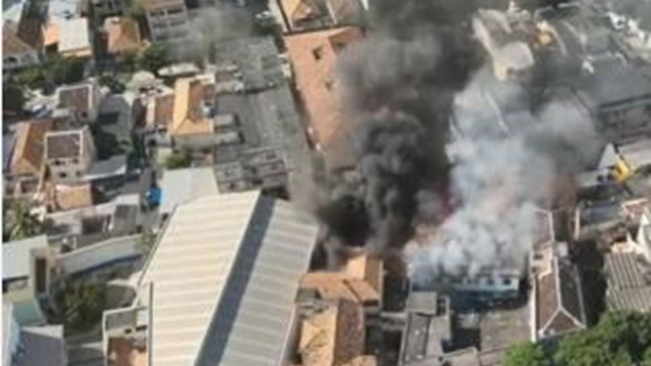 Se incendió una fábrica de disfraces para escuelas de samba en Río de Janeiro