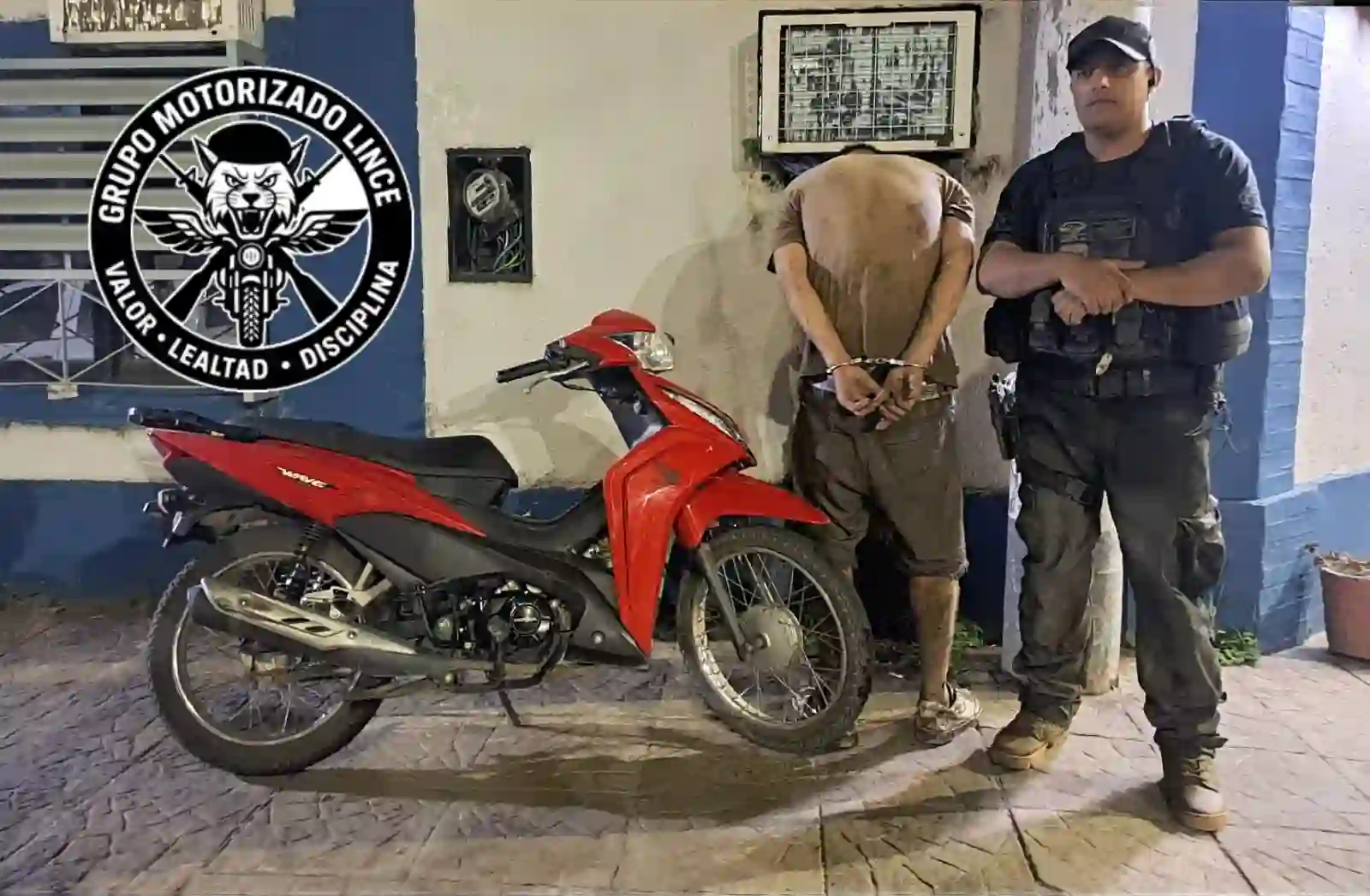 Operativo nocturno en la zona sur: recuperan una moto robada y detienen a un joven