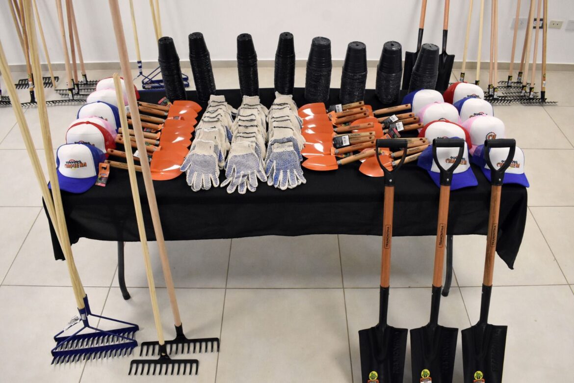 Iprodich entregó herramientas de jardinería para fortalecer la formación laboral de jóvenes