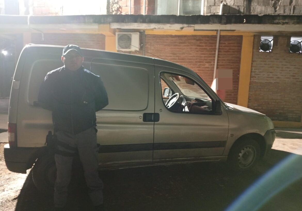 Dejó la camioneta con las llaves puestas: la encontraron abandonada horas después