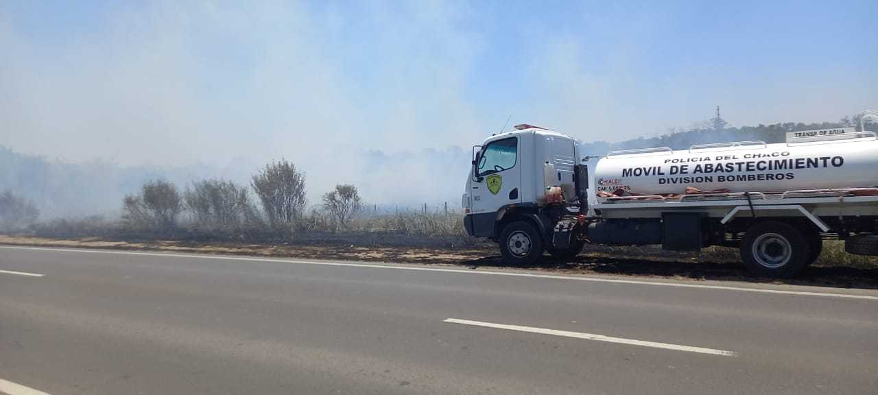 Bomberos controlaron un incendio de magnitud a la vera de la ruta 11