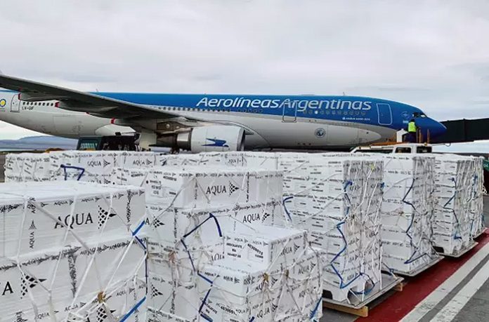 Aerolíneas Argentinas transporta salmón chileno a Estados Unidos desde El Calafate