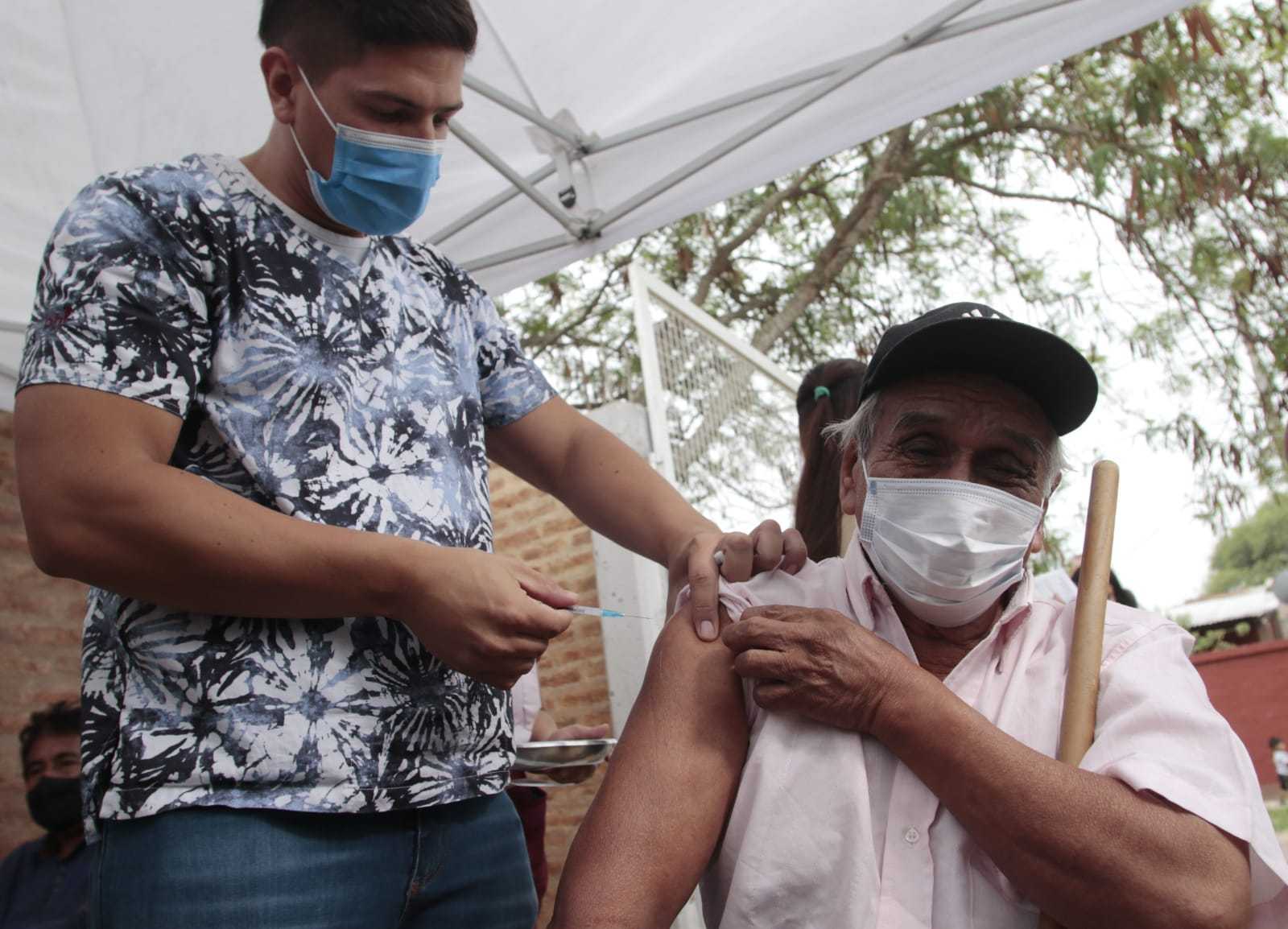 COVID-19: Cronograma de vacunación y postas de testeo para este lunes