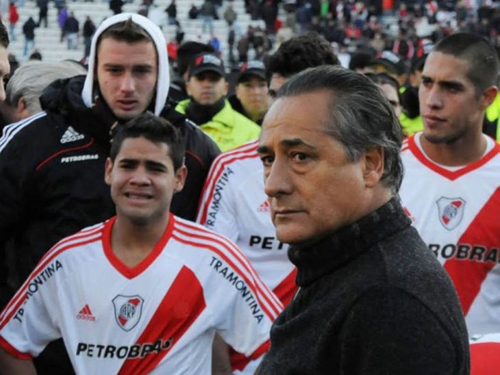 ¿Adrede? Pusieron River con «B»