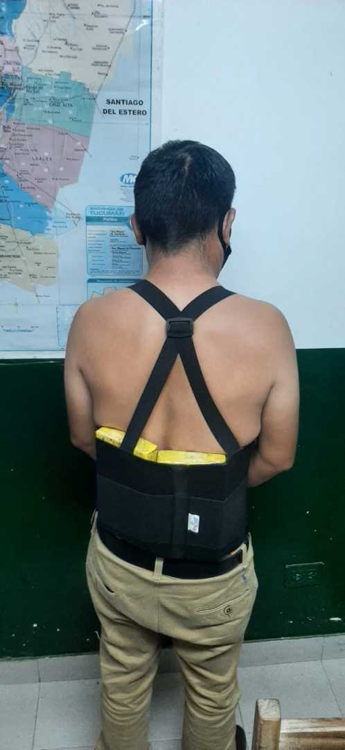Trasladaban cocaína pegada al cuerpo mientras viajaban en ómnibus