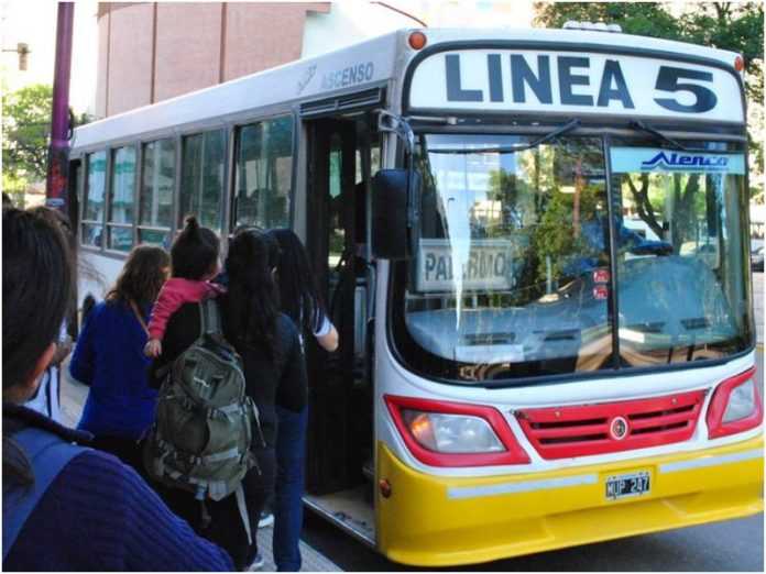 Desde el sector empresarial pretenden un aumento superior al 30% en el boleto de colectivos