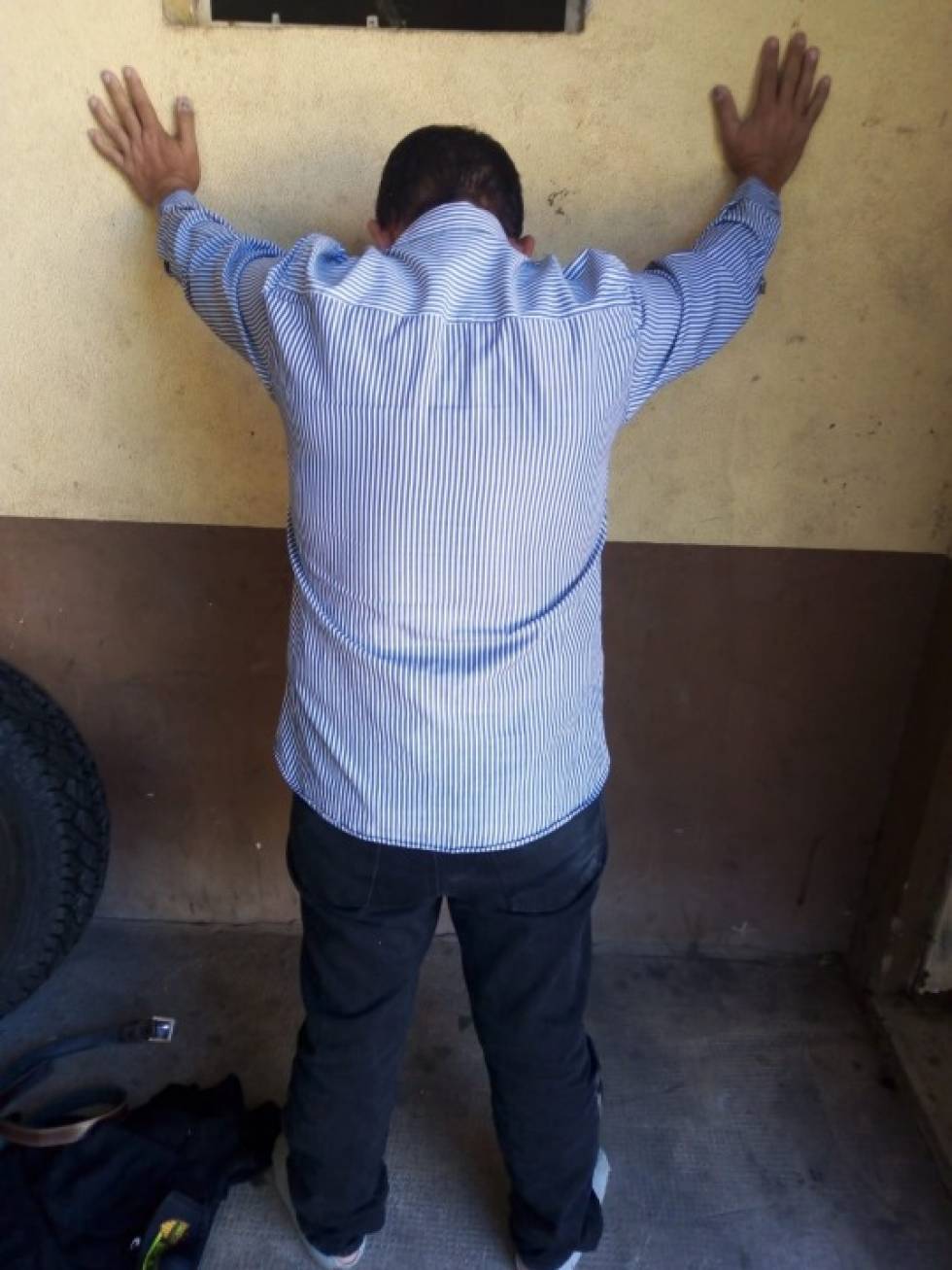 Detienen a un falso inspector municipal: Pedía coimas a comerciantes
