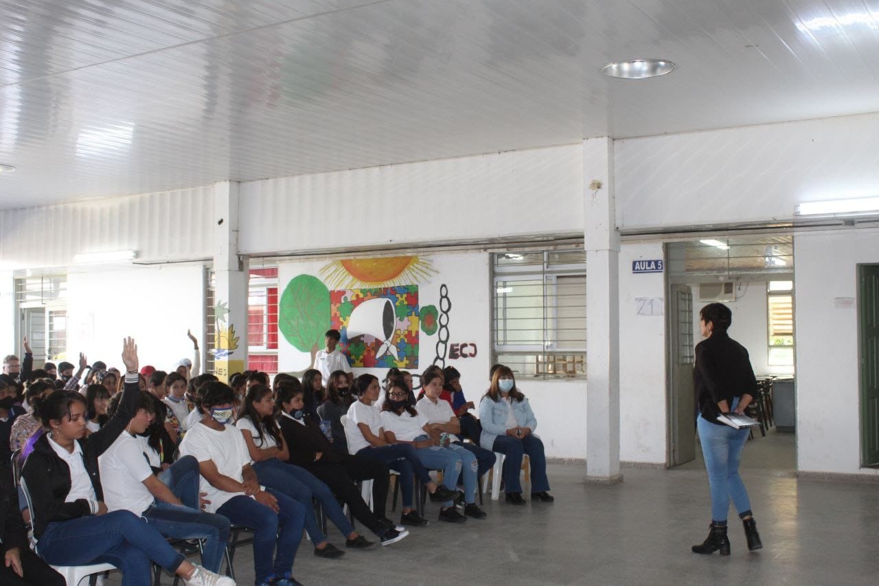 Puerto Vilelas: El Municipio brindó una charla sobre Acoso Escolar- Bullyinga estudiantes de la EES 149