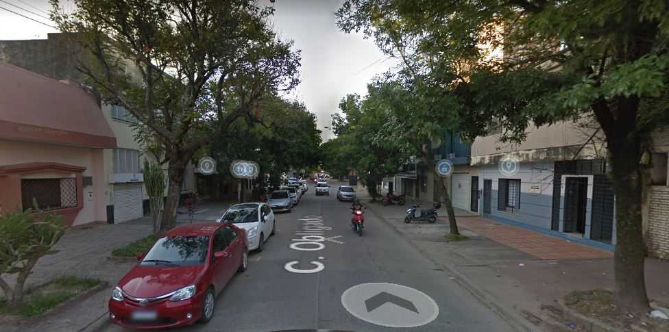 Choque de madrugada en Resistencia terminó con un motociclista lesionado