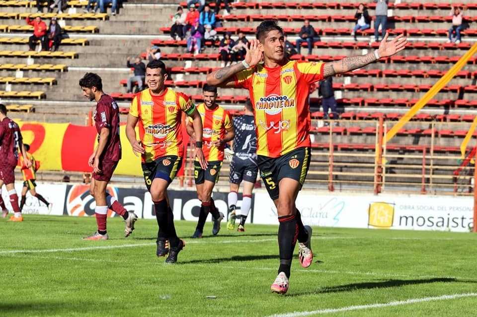 Sarmiento venció claramente a Defensores de Belgrano y quedó como escolta de Racing de Córdoba