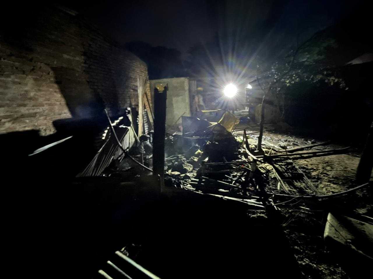 Se incendió una vivienda y hallan una persona fallecida: se investigan las causas