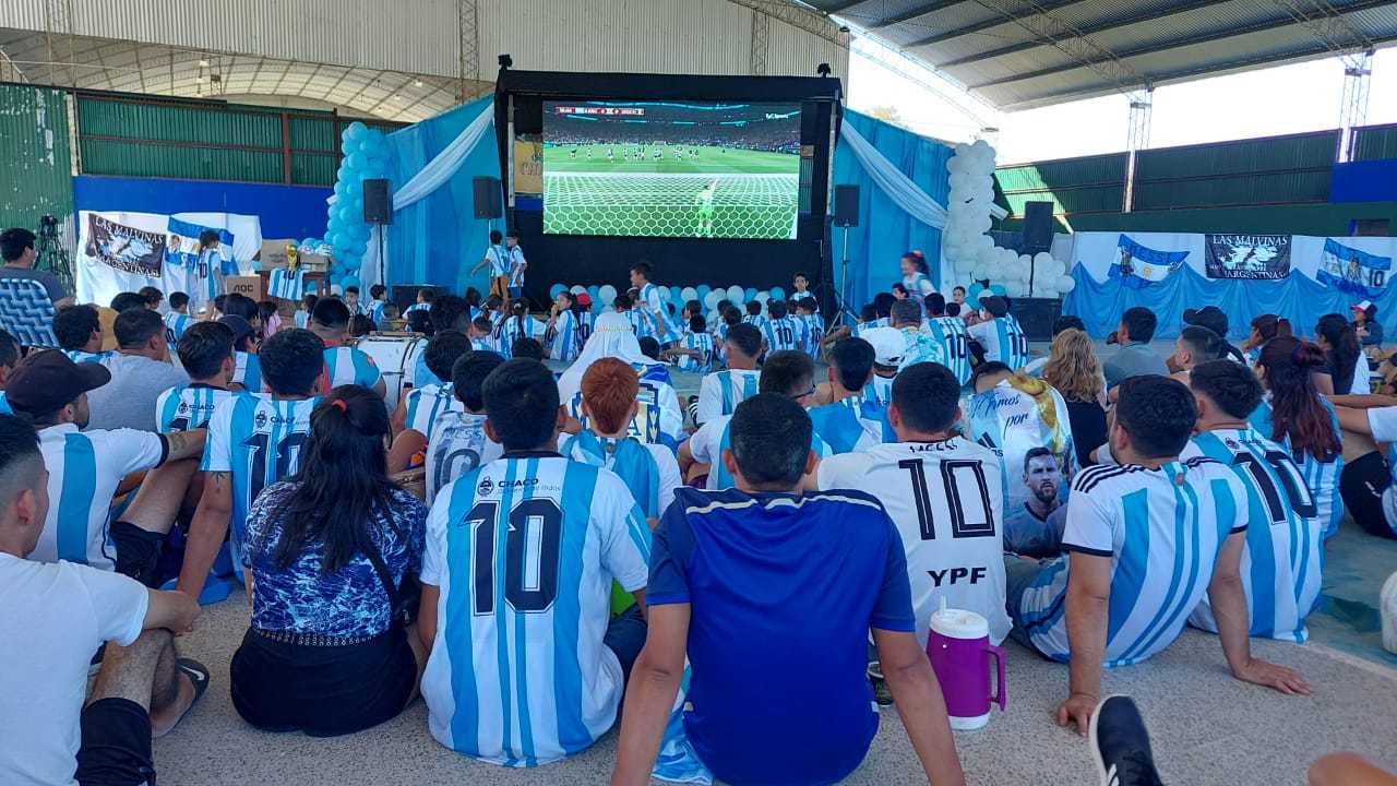 El aliento a la Selección se vive en distintos puntos de la provincia
