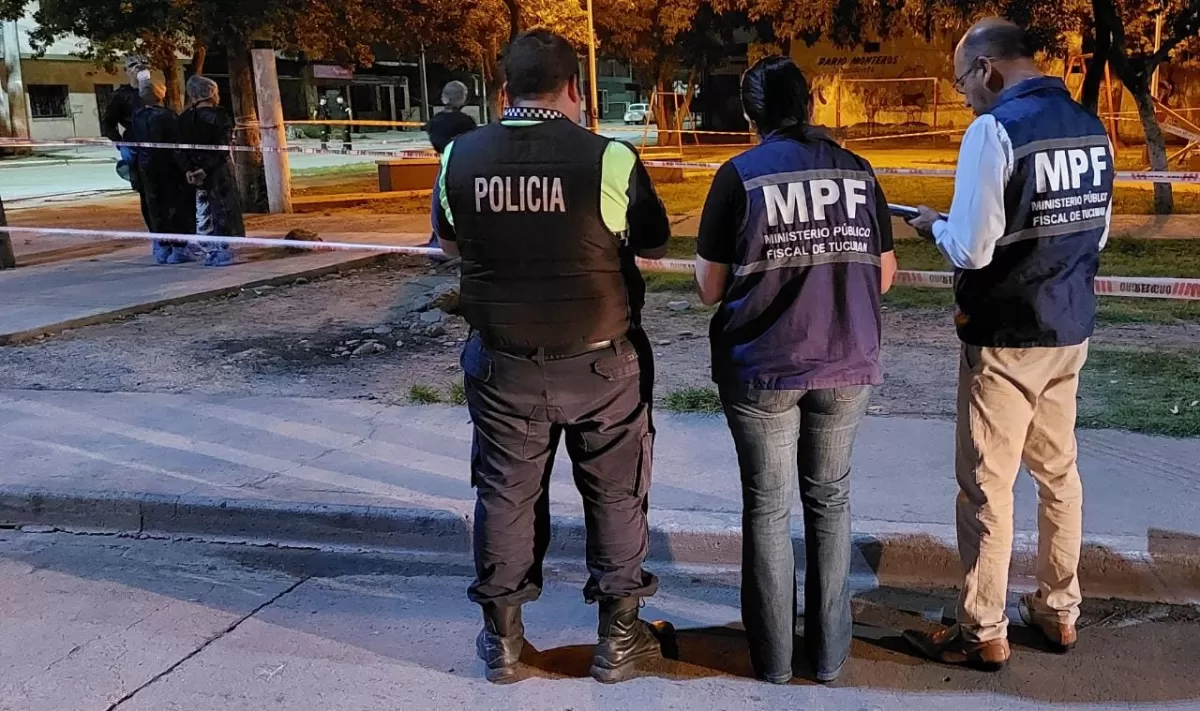 Tucumán: Una mujer mató a su pareja de una puñalada en el pecho en la esquina de una plaza