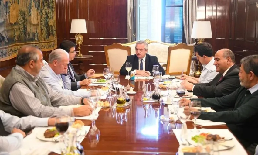 El Gobierno buscará ponerle un tope apenas por encima del 60% a las paritarias de 2023