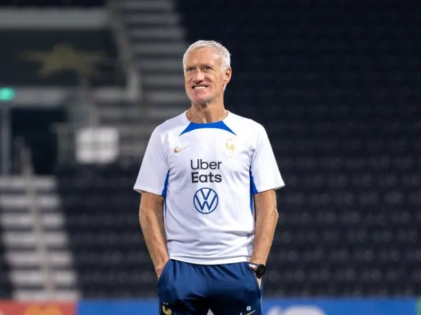 Deschamps sigue como DT de Francia