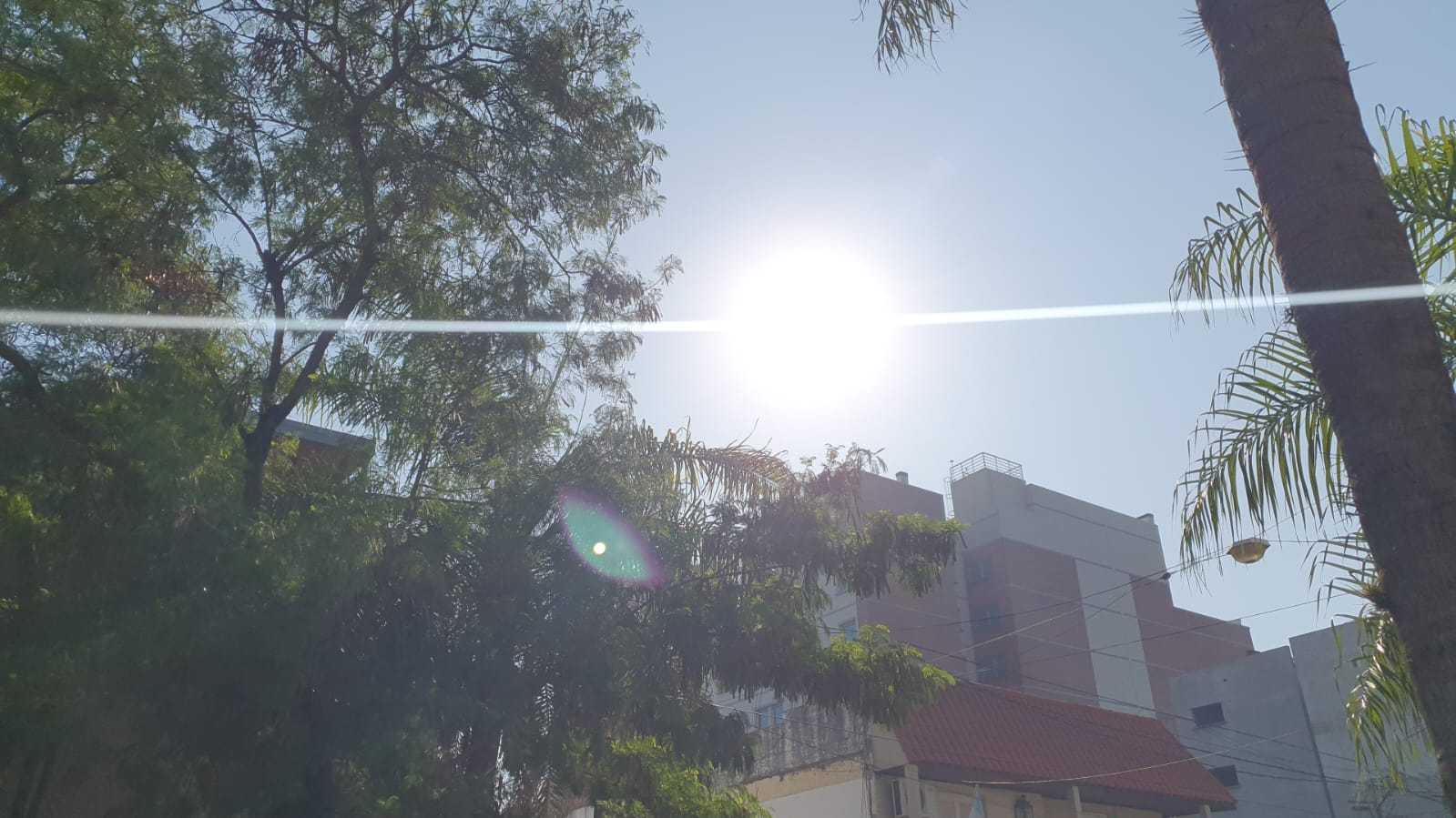 ¿Por qué vemos humo en estos días soleados?