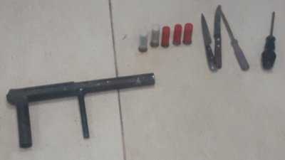 Dos detenidos portaban tumbera y armas blancas