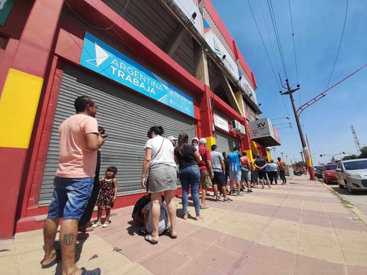 Copa Argentina: muchos hinchas de Racing en el inicio de la venta de entradas en el estadio Centenario
