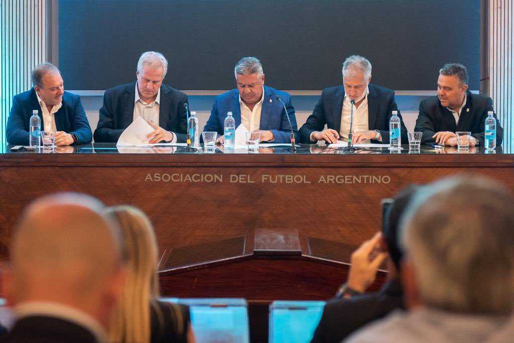 La AFA y el Ministerio de Educación alientan a niñas y adolescentes a jugar el fútbol en la escuela