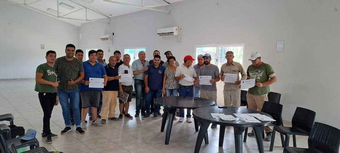 Se matricularon nuevos plomeros en Laguna Limpia y Ciervo Petiso