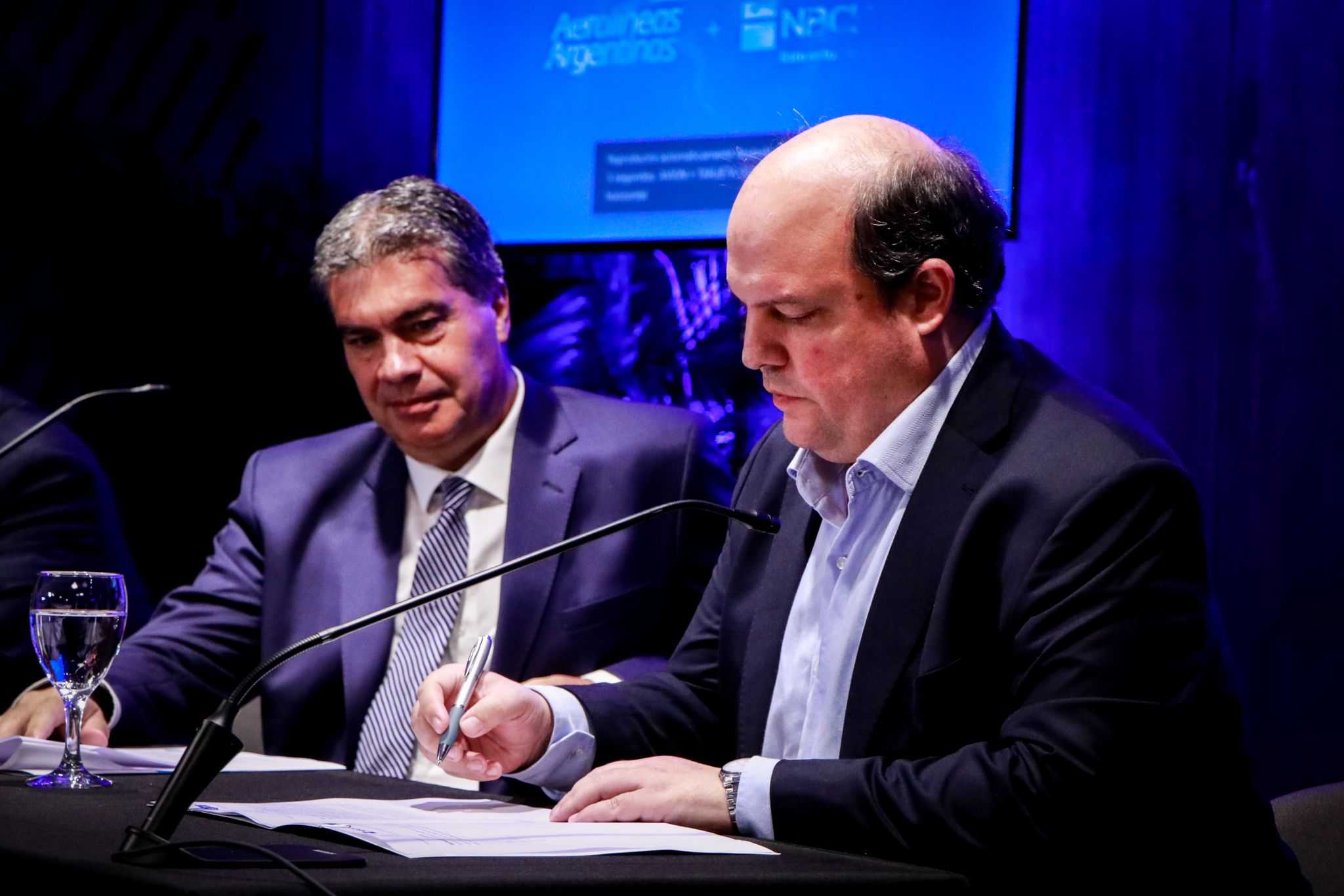 NBCh y Aerolíneas Argentinas firmaron acuerdo para la compra de pasajes en cuotas y sin interés