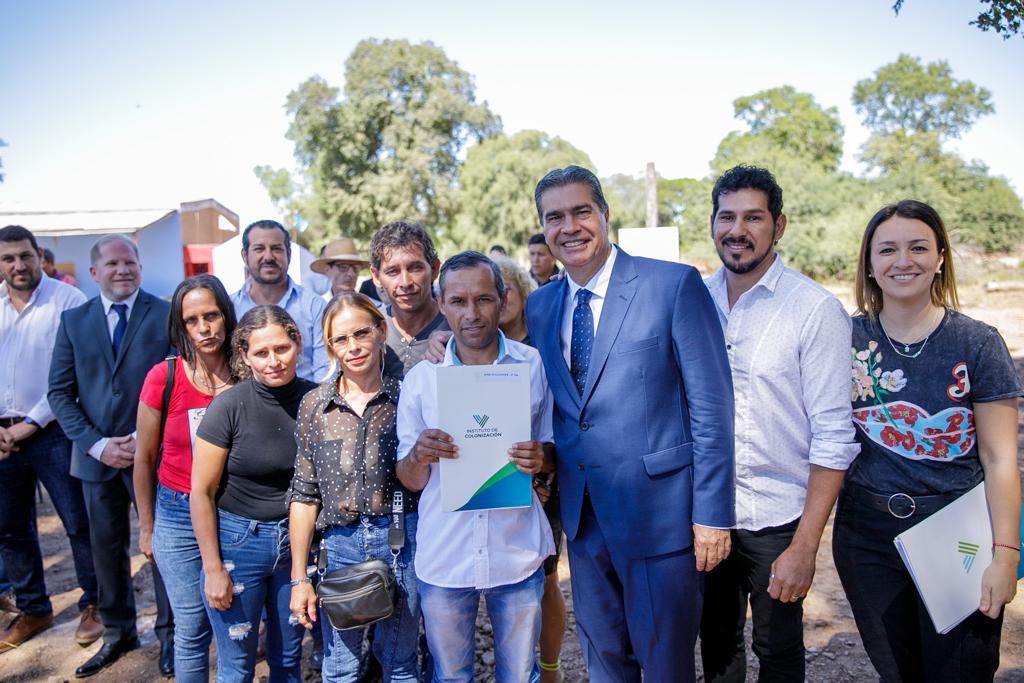 Capitanich entregó 19 títulos de propiedad rural: “la tierra es de quien la trabaja y tiene un valor simbólico para el progreso de la provincia”