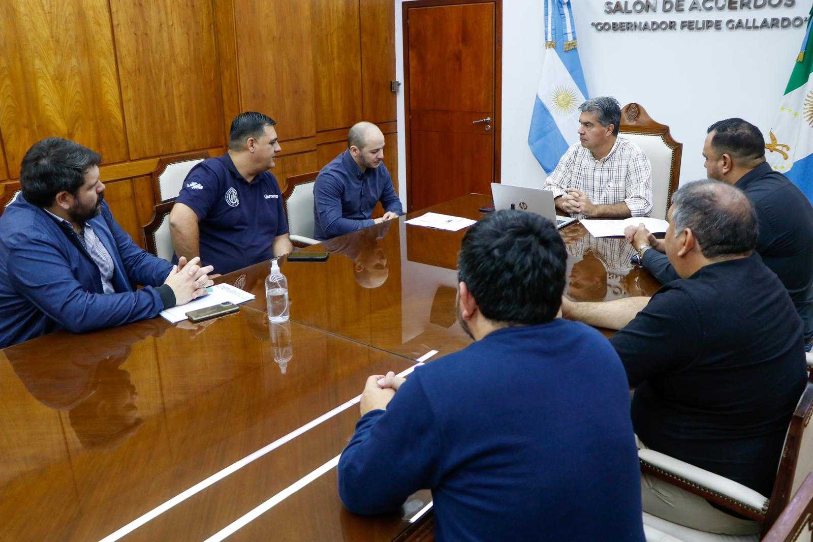 Capitanich se reunió con representantes de una fábrica de textil de Buenos Aires