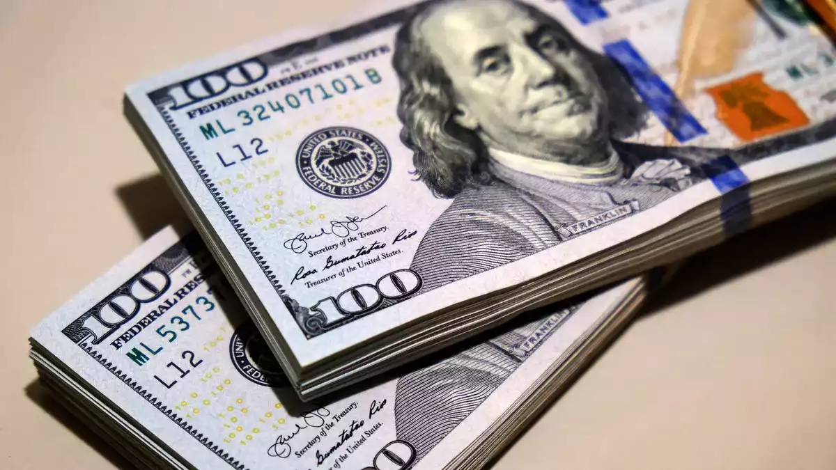El dólar minorista cerró a $243,59 y el Banco Central finalizó con compras por US$101 millones