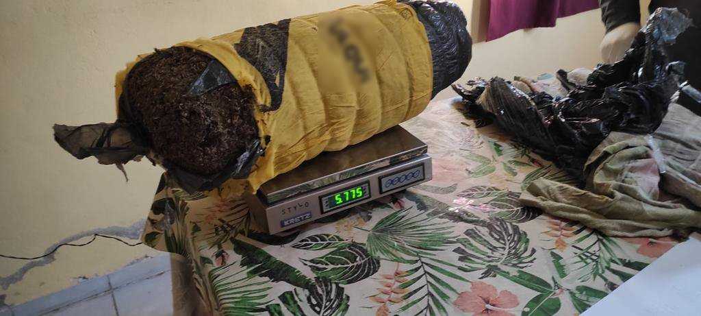 Llevaba más de cinco kilos de marihuana ocultos dentro de un bolso en un remis: hay una detenida