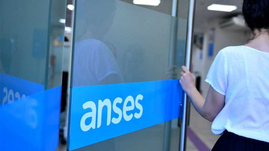 Cobran hoy las personas jubiladas con ingresos hasta $58.665 y DNI terminado en 8