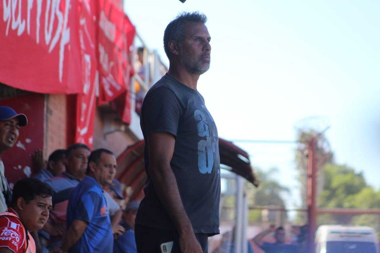 Miguel Urbina será el entrenador interino de Sarmiento