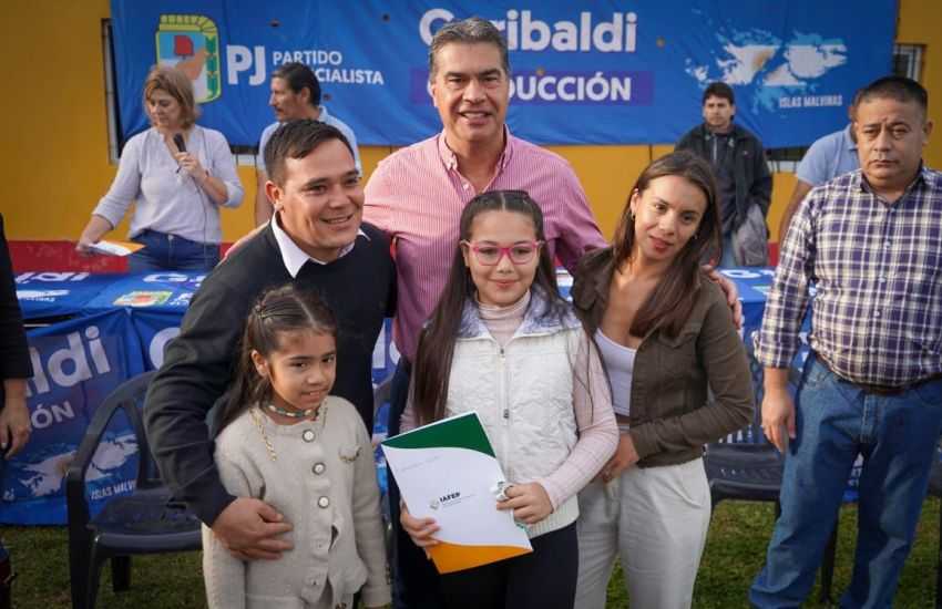 Capitanich entregó viviendas sociales y Registros de Hábitat en la Zona Sur de Resistencia