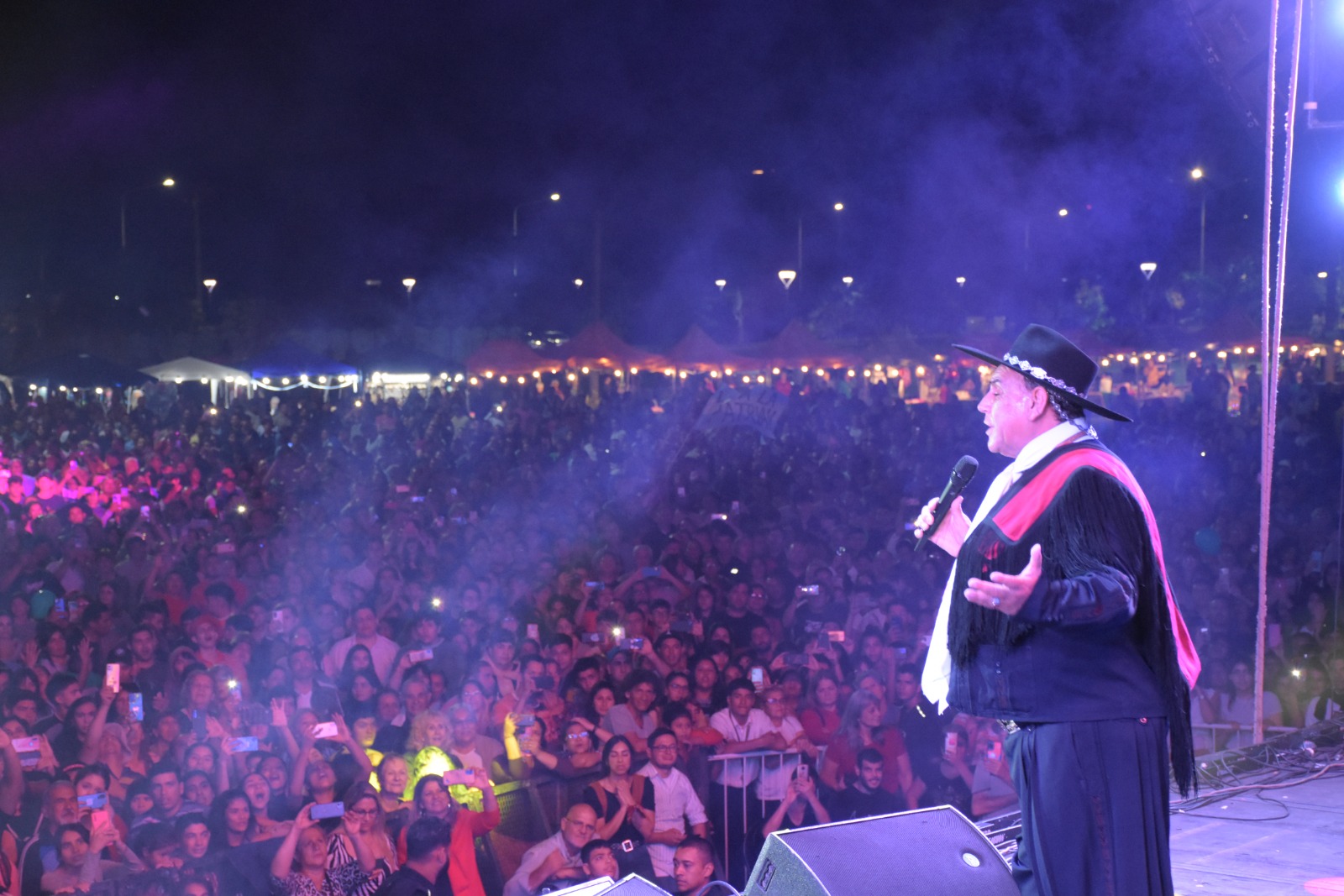 Ante una multitud, el Chaqueño Palavecino y Natalia Pastorutti abrieron el Festival Patrio en Resistencia
