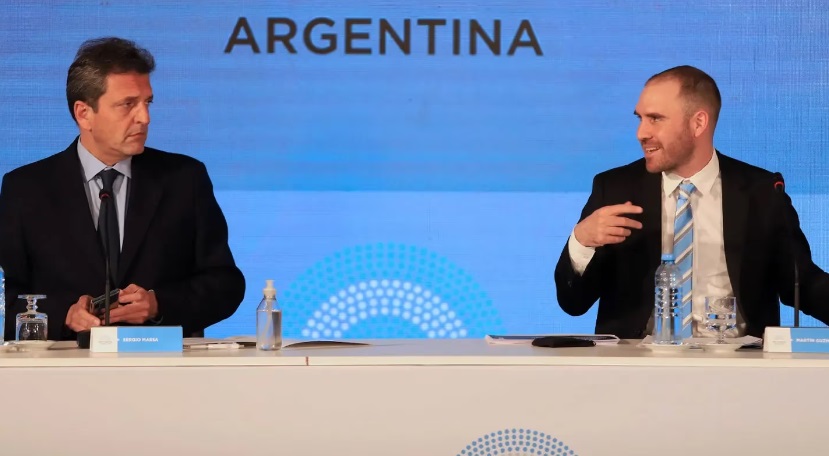 Duras críticas de Martín Guzmán a Massa por sus medidas económicas: «Daña la sostenibilidad de la deuda»