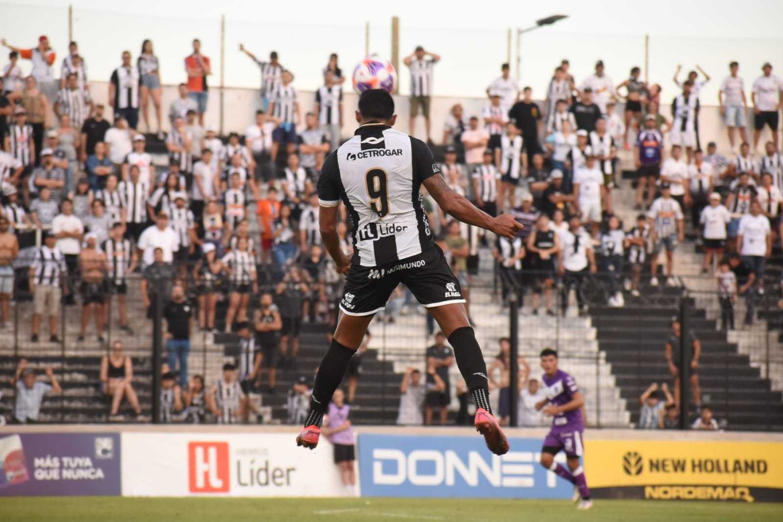 For Ever cortó la racha negativa con un cómodo triunfo ante Villa Dálmine