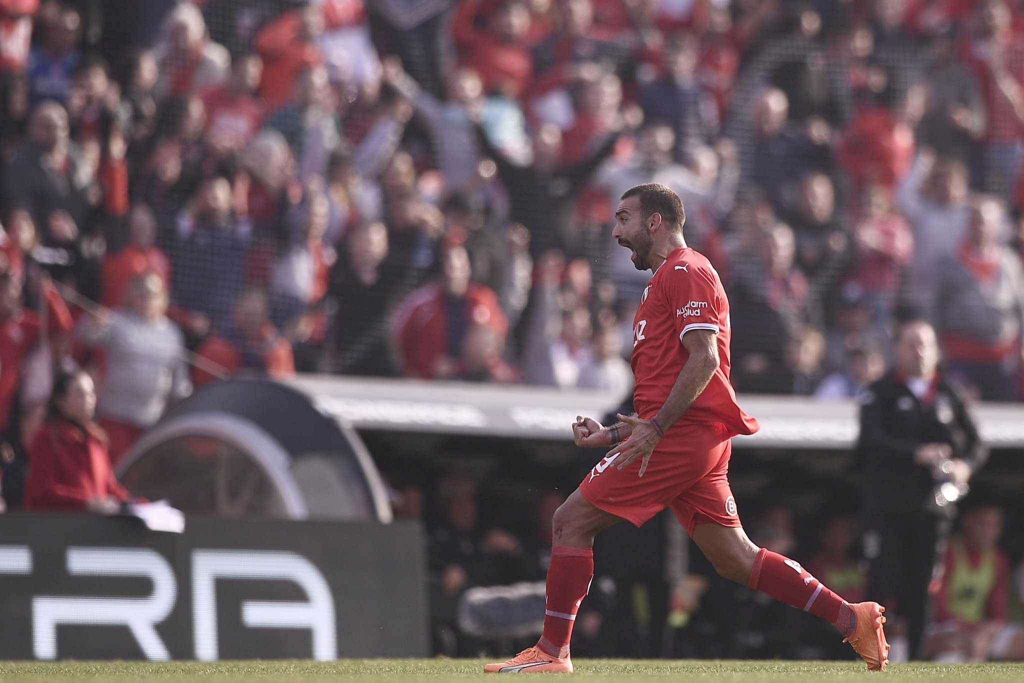 Independiente logró un gran triunfo y profundizó la crisis de Huracán